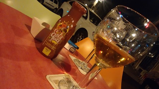 Le Red Monkey