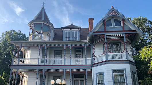 Ross Carroll Bennett House Bed & Breakfast 515 E Main St, Brenham, TX 77833