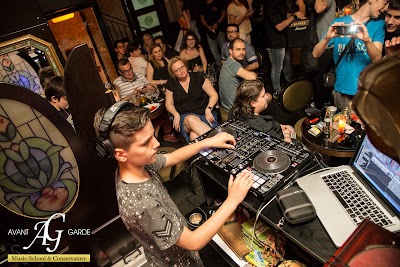 Photos of AVANT GARDE || &Omega;&delta;&epsilon;ί&alpha; &Theta;&epsilon;&sigma;&sigma;&alpha;&lambda;&omicron;&nu;ί&kappa;&eta;&sigmaf; - &Mu;&alpha;&theta;ή&mu;&alpha;&tau;&alpha; &Phi;&omega;&nu;&eta;&tau;&iota;&kappa;ή&sigmaf;, &Kappa;&iota;&theta;ά&rho;&alpha;&sigmaf;, &Pi;&iota;ά&nu;&omicron;&upsilon; &kappa;&alpha;&iota; Djing, &Mu;&omicron;&upsilon;&sigma;&iota;&kappa;ή &Tau;&epsilon;&chi;&nu;&omicron;&lambda;&omicron;&gamma;ί&alpha; &kappa;.&alpha;.