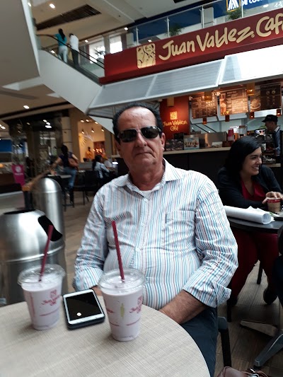 Photos of Juan Vald&eacute;z