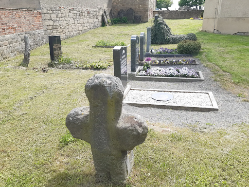 Kirche & Friedhof Stolzenhain mit Sühnekreuz - Thumbnail