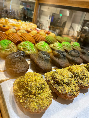 Sift Cakes and Cookies by null