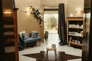 Photo n°4 de VITAL BEAUTE - Maison de la beauté , du bien-être & de la coiffure. à Château-Gontier-sur-Mayenne (Service d'épilation à la cire)