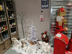 Photo n°21 de BOUCHERIE DE LA MINE à Auzat-la-Combelle (Magasin d'articles de fête)