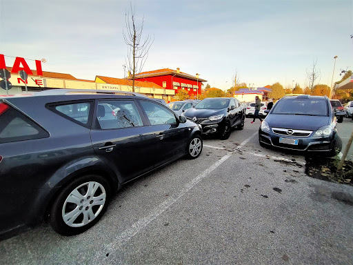 Parcheggio Mercatone Hao-Mai - Vertemate con Minoprio (co)