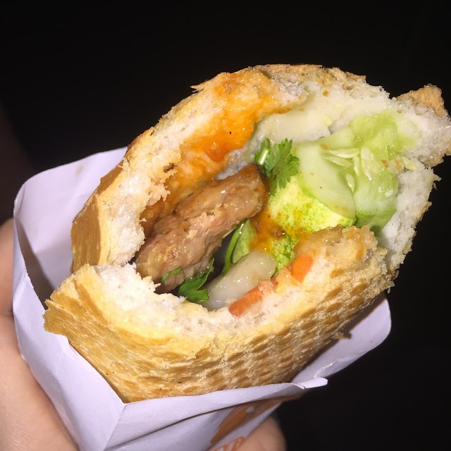 Bánh Mì Hồng Hoa