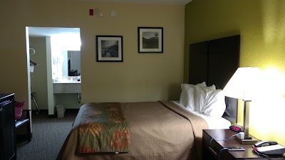 Photos of Super 8 Asheville on Tunnel Road