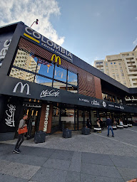 Photo n°42 de Centre commercial Colombia à Rennes (Supermarché)
