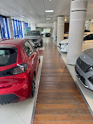 Photo n°3 de Peugeot Auto Guadeloupe à Les Abymes (Atelier de réparation automobile)