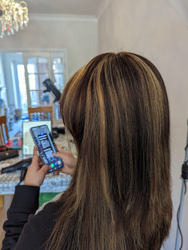 Deepa mobile hairdresser and hydra facial for ladies - Thumbnail
