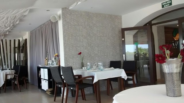 ORANGE Colom Seaside Apartments, Restaurant&Lounge