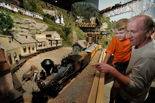 EnterTRAINment Junction - Visual