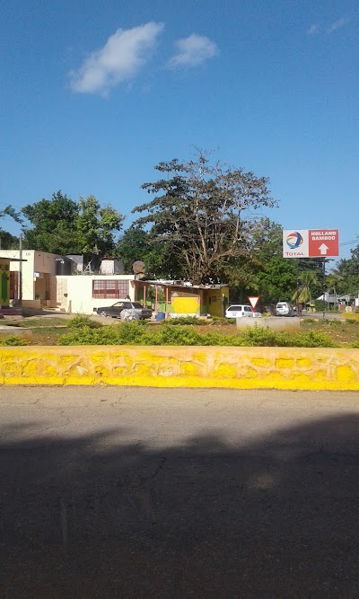 Photos of Middle Quarters Square
