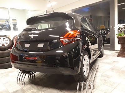Photos of Autobedrijf Wemmenhove PCA Dealer Citro&euml;n Peugeot Renault en Wemmenhove Autoverhuur