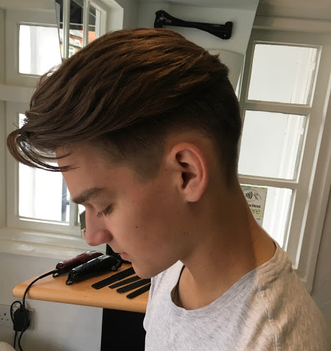 Julian's Hair Styles - Thumbnail