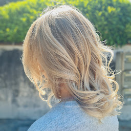 Photo n°13 de Le Miroir de Sarah à Saint-Hilaire-de-Voust (Salon de coiffure)