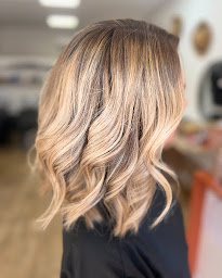 Photo n°18 de UN HAIR EN PROVENCE à Noves (Salon de coiffure)