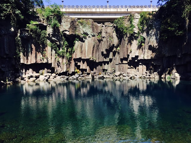 Cheonjeyeon Falls