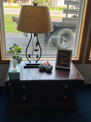 Upscale Resales Furniture - Thumbnail