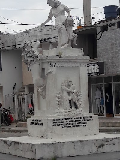 Photos of Monumento A La Madre