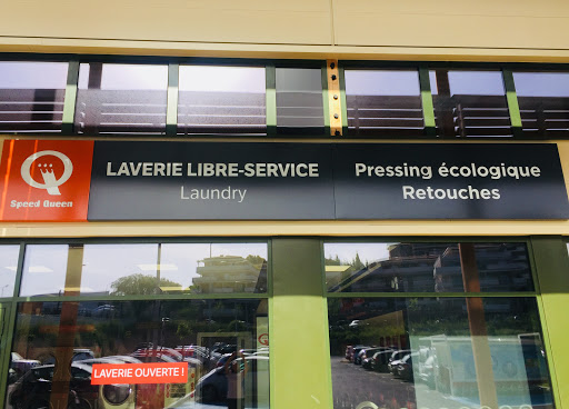 Laverie Speed Queen Atrium, Pressing, Retouches (coté Banque Postale) - Thumbnail