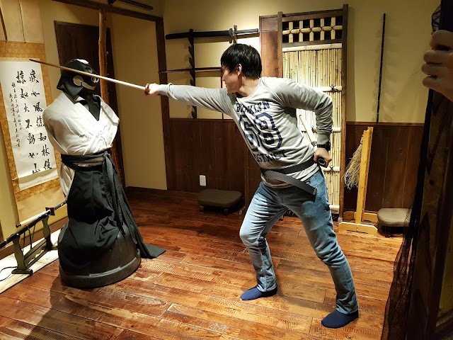 Ninja Trick House in Tokyo 手裏剣道場 新宿忍者からくり屋敷