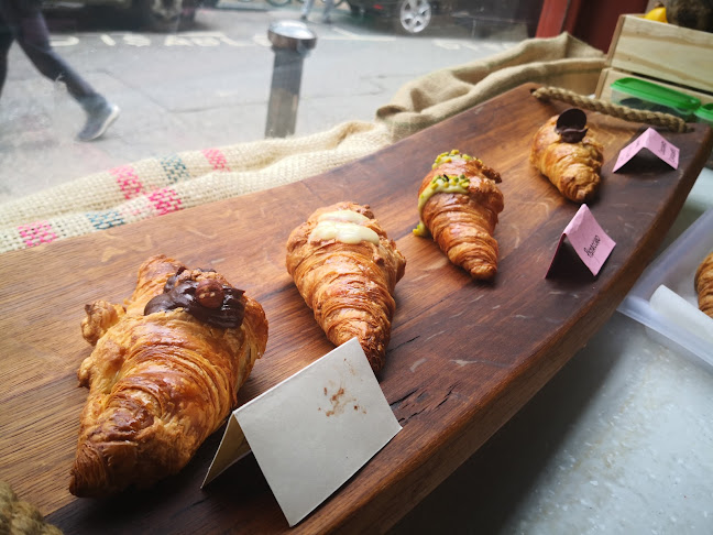 Va Pensiero Lounge cafe restaurant Phone number