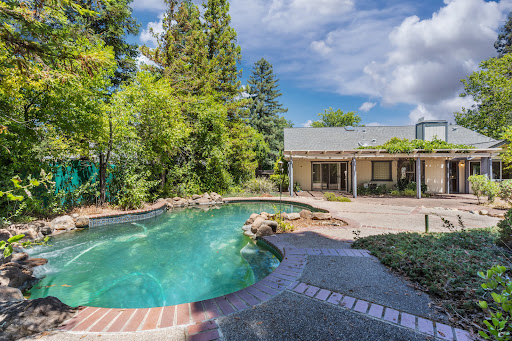Debbie Bair, Lyon Real Estate Gallery - United States