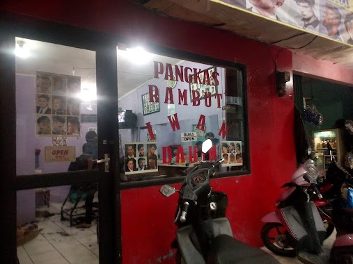 Pangkas Rambut Iwan Dahim, Author: Benrizal Efendi