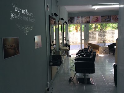 Photos of joelle coiffure and esthetique