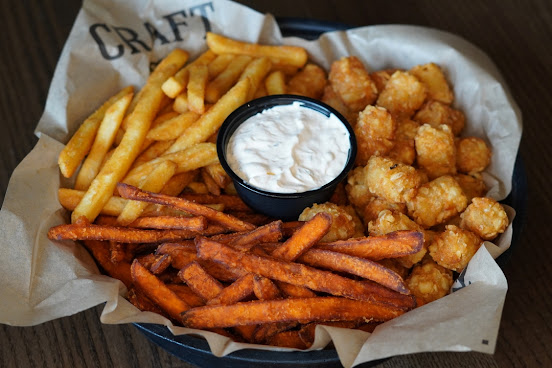 The Howe Daily Kitchen & Bar by null