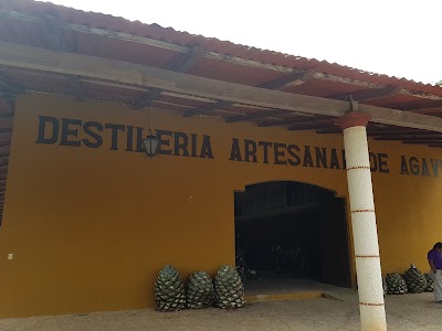Photos of Destiler&iacute;a Mayapan