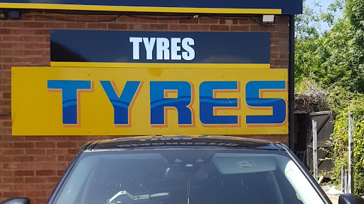 Epping tyres Logo