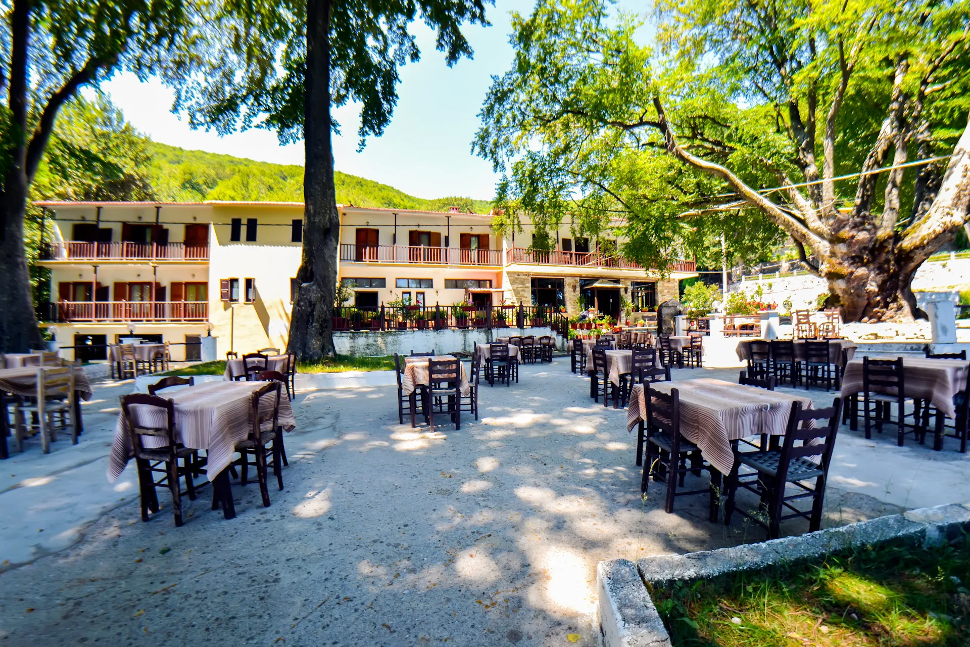 HANI ZISI HOTEL, Ξενοδοχείο-Ταβέρνα-Αθλητικό Κέντρο "Χάνι Ζήση"