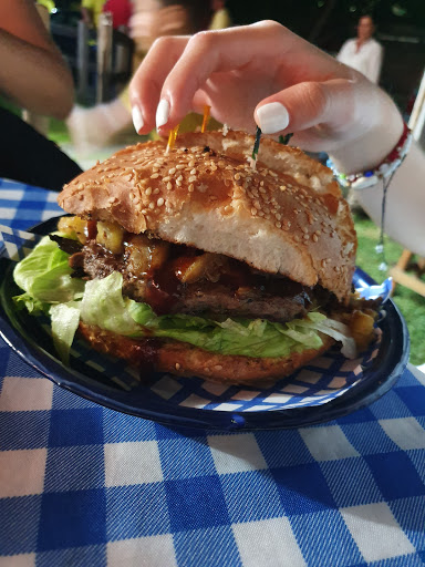 Dogos & Burgers - Thumbnail