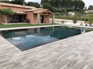 Photo n°1 de Marinal Piscines 83 | Construction Piscine Béton Armé Mono Bloc à Six-Fours-les-Plages (Société de construction de piscine)