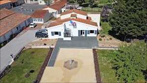 Photo n°21 de Mairie de Vérines à Vérines (Hôtel de ville)