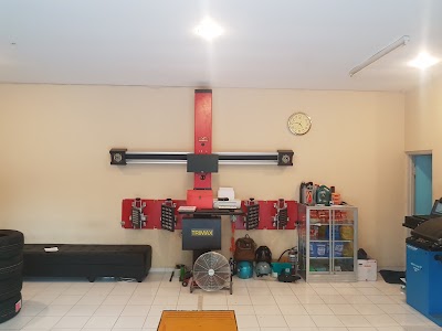 Photos of Toko Mari Ban Nusukan Bridgestone Dunlop Achilles Forceum Spooring Balancing