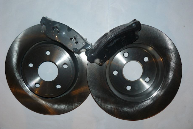 Części do samochodów amerykańskich i japońskich - Jackpol - Mechanik samochodowy