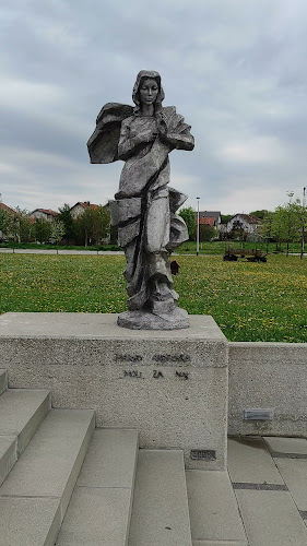 Recenzije Crkva Blažene Djevice Marije Anđeoske u Zagreb - Crkva