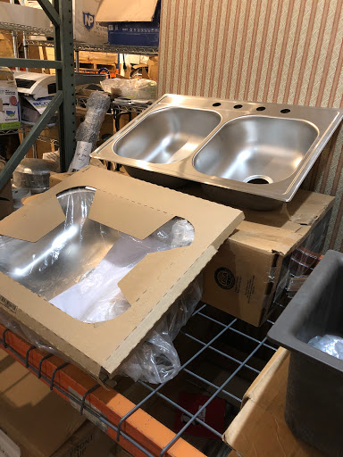Fabulous Finds of Redlands Liquidation store - Thumbnail