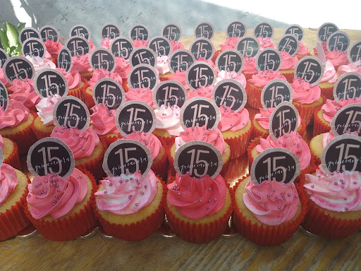 Mia's cake - Thumbnail