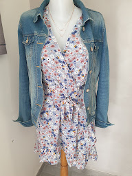 Photo n°3 de Les Cintres de Vaness à La Boixe (Magasin de vêtements pour femmes)