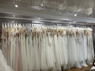 Photo n°17 de Coup de Foudre cérémonie à Arpajon-sur-Cère (Magasin de vêtements)