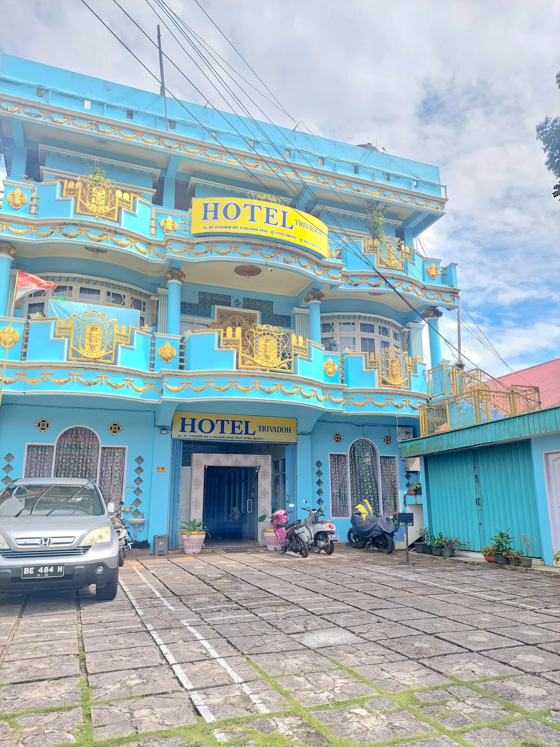 Hotel Trivadoh