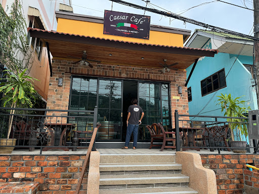 Caesar Cafe'