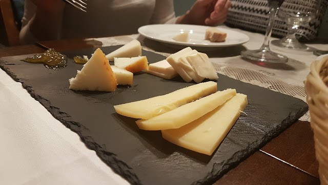 Antonia Petiscos Portugeses