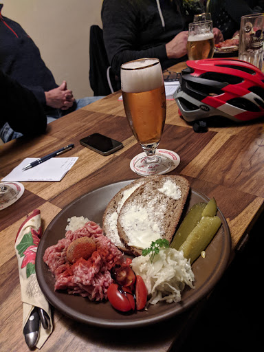 Gaststube Vogelnest Kleine Bierstube mit Kleinen Essen ,25 Personen Vereinszimmer Partyservice, Übernachtung 2x2 Betten