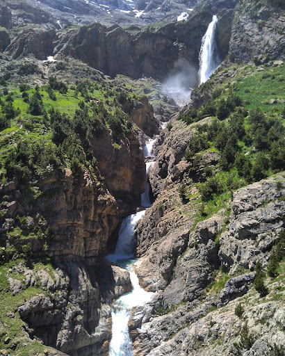 Cascada de La Larri Gallery - Spain