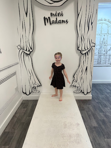 Mini Madams - Visual